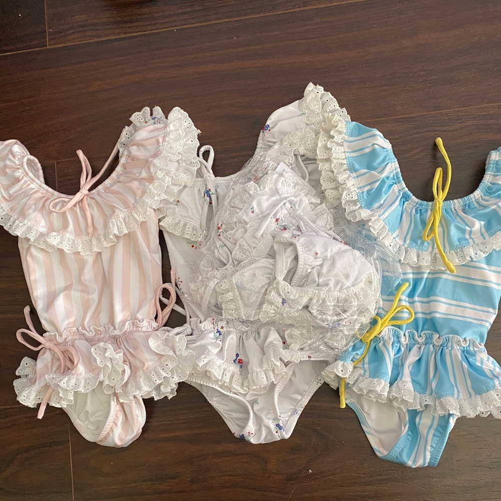 ‼️SOLD‼️Lot of 4 Well dressed Wolf bathing suits